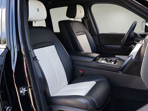 Certified 2022 Rolls-Royce Cullinan AWD/4WD image 21