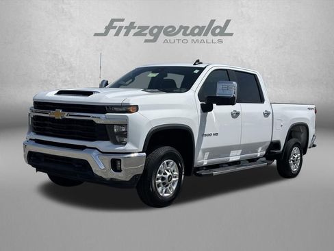 Used 2025 Chevrolet Silverado 2500 LT w/ Convenience Package AWD/4WD image 2