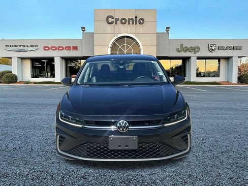 Used 2025 Volkswagen Jetta SE FWD image 8
