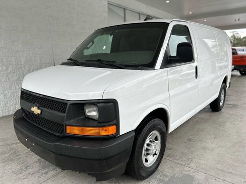 Used 2017 Chevrolet Express 3500 image 2