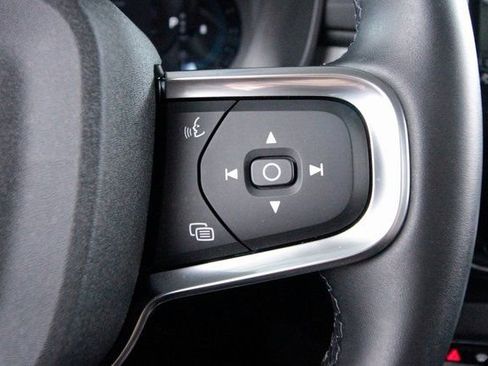 Certified 2025 Volvo XC40 B5 Plus image 18