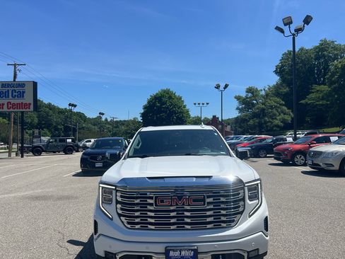 Used 2022 GMC Sierra 1500 Denali w/ Denali Reserve Package AWD/4WD image 2