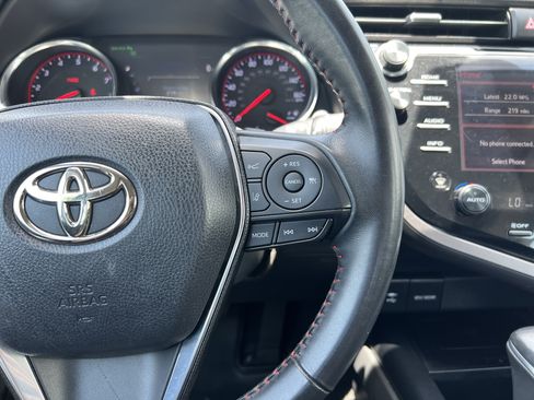 Used 2018 Toyota Camry XSE FWD image 20