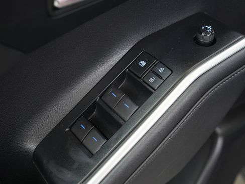 Used 2021 Toyota Highlander XLE image 24