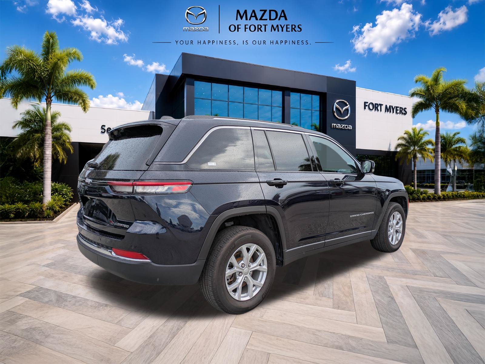 Used 2024 Jeep Grand Cherokee Limited w/ Luxury Tech Group II RWD image 5