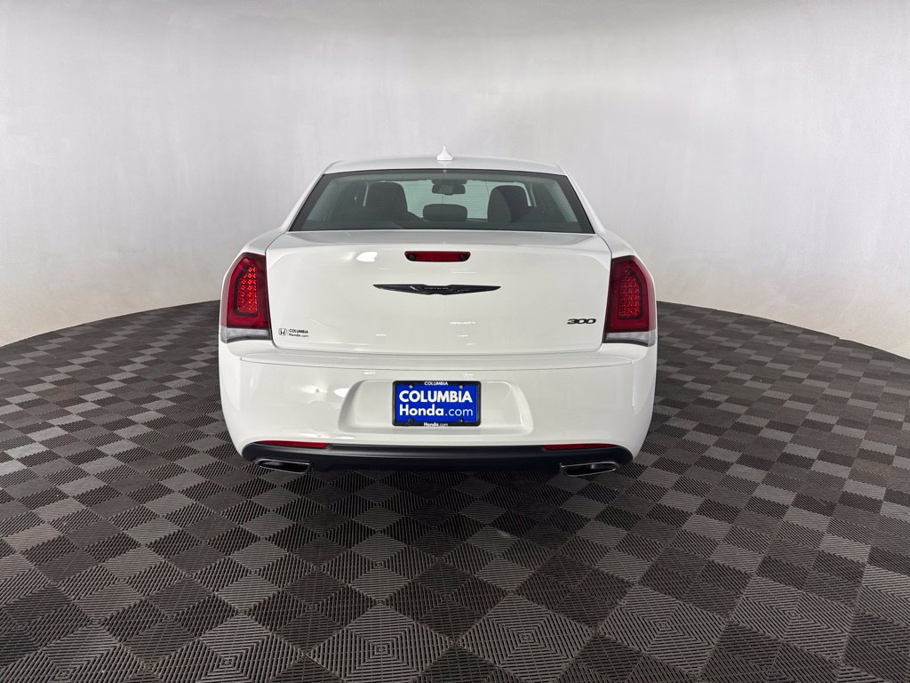 Used 2022 Chrysler 300 Touring w/ Sport Appearance Package RWD image 6
