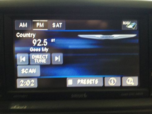 Used 2015 Chrysler Town & Country Touring w/ Driver Convenience Group image 11