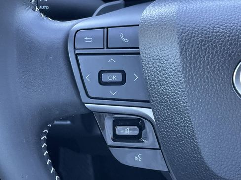 Used 2025 Toyota Camry SE FWD image 10