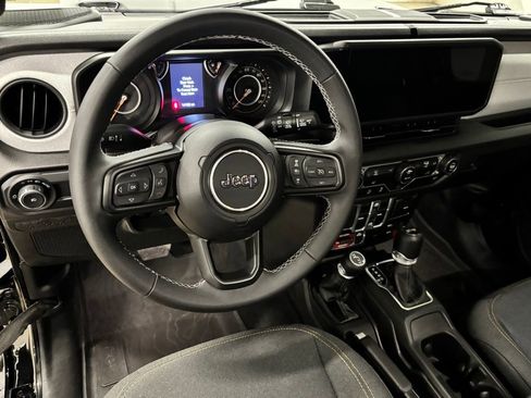 Used 2025 Jeep Wrangler Unlimited Sport AWD/4WD image 16