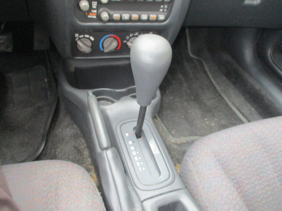 Used 2002 Pontiac Sunfire SE w/ Opt Pkg 1 FWD image 30