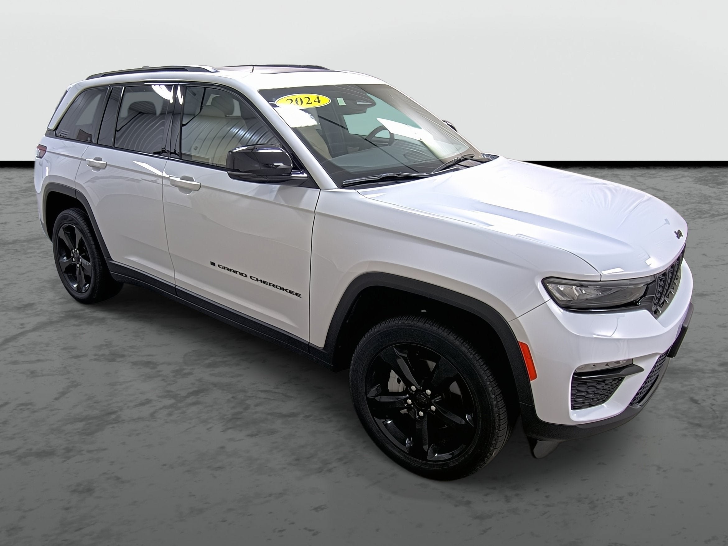 Used 2025 Jeep Grand Cherokee Limited w/ Black Appearance Package AWD/4WD image 5