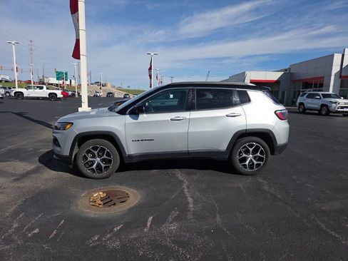 Used 2024 Jeep Compass Limited image 3