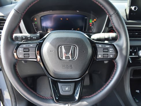 Certified 2025 Honda Pilot Black Edition image 13