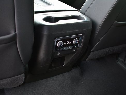 Used 2023 Chevrolet Suburban Premier image 25