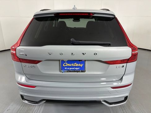 Used 2025 Volvo XC60 B5 Core AWD/4WD image 7
