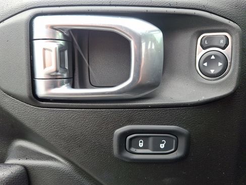 Used 2023 Jeep Wrangler Unlimited w/ Cold Weather Group image 12