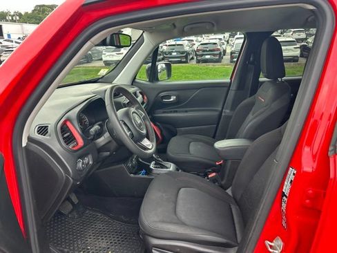 Used 2023 Jeep Renegade Trailhawk AWD/4WD image 9