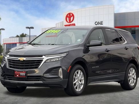 Used 2022 Chevrolet Equinox LT w/ Driver Convenience Package image 9