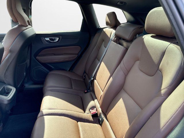 Certified 2024 Volvo XC60 B5 Plus w/ Protection Package Premier AWD/4WD image 29