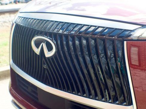 Used 2025 INFINITI QX80 Sensory image 11