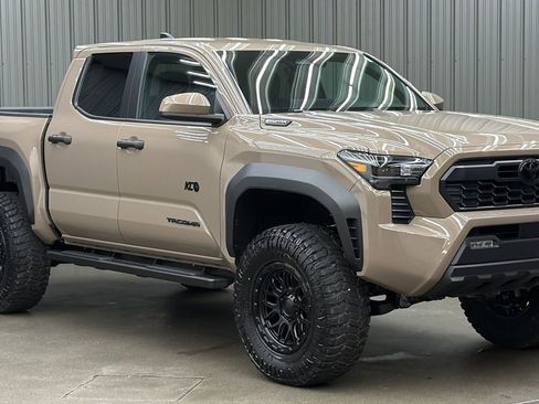 Used 2026 Toyota Tacoma TRD Off-Road AWD/4WD image 7