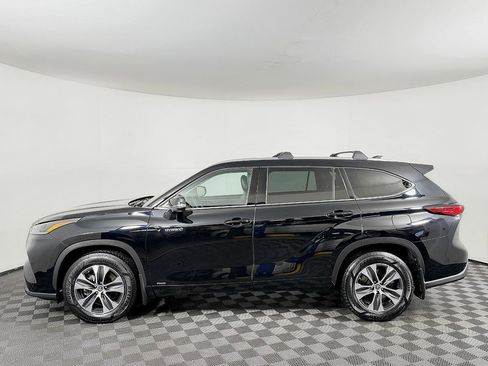 Used 2021 Toyota Highlander XLE image 19