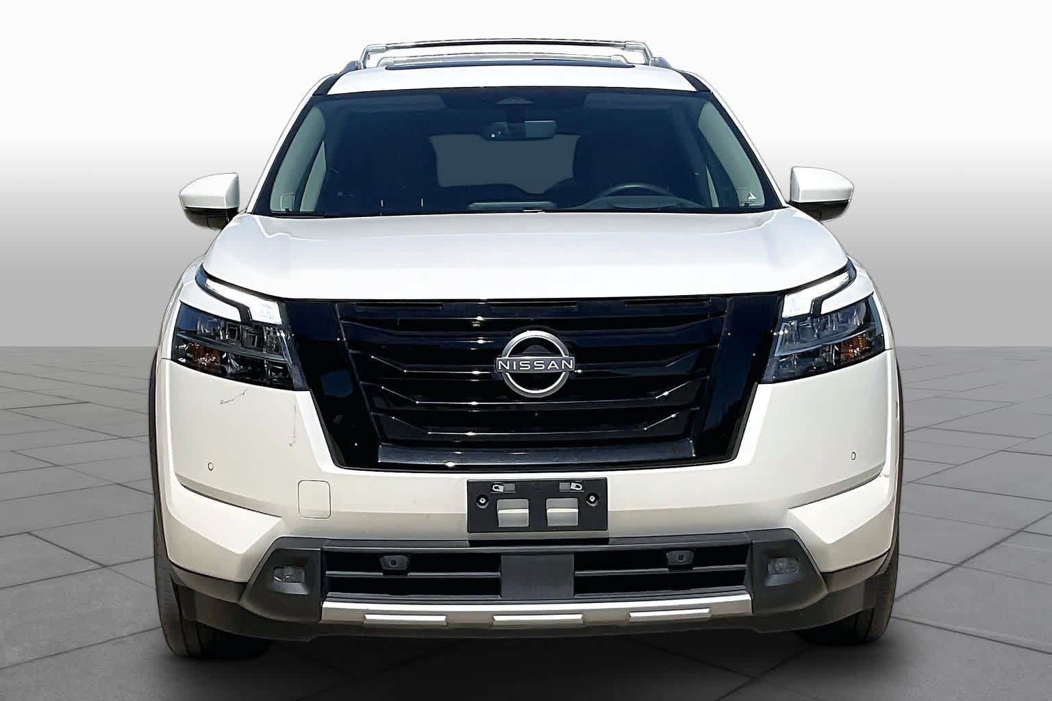 Used 2024 Nissan Pathfinder Platinum AWD/4WD image 4
