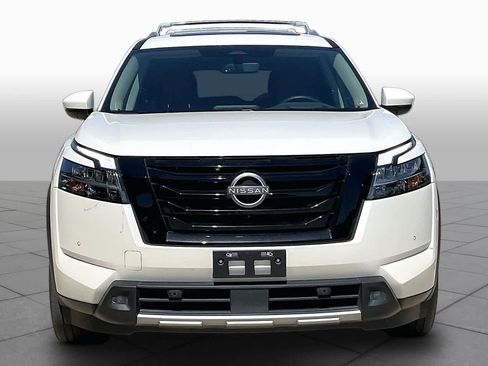 Used 2024 Nissan Pathfinder Platinum AWD/4WD image 4
