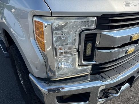 Used 2017 Ford F250 XLT w/ XLT Premium Package AWD/4WD image 12