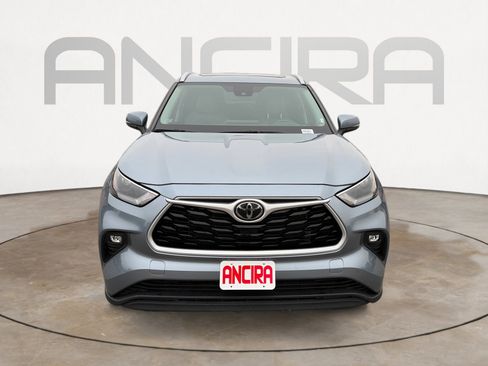 Used 2023 Toyota Highlander XLE image 5