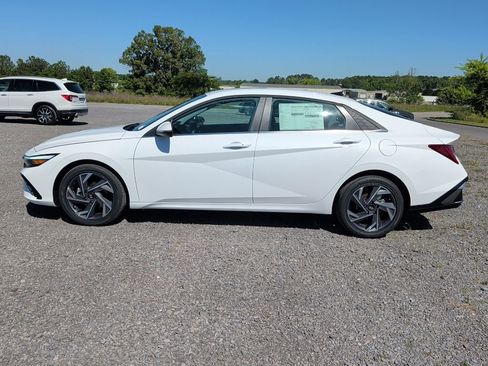 Used 2026 Hyundai Elantra Limited FWD image 5