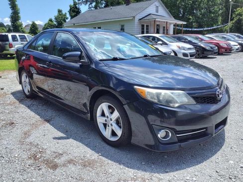Used 2013 Toyota Camry SE image 1