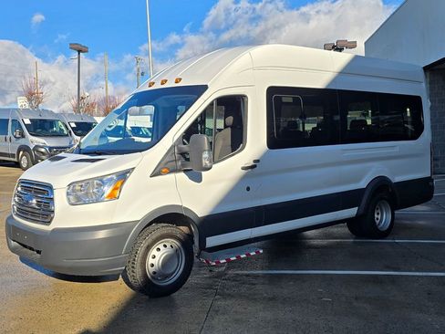 Used 2017 Ford Transit 350 XLT image 9