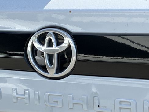 Certified 2025 Toyota Grand Highlander AWD image 4