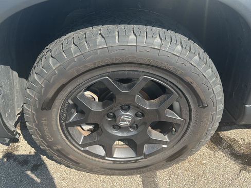 Used 2025 Honda Pilot TrailSport image 9