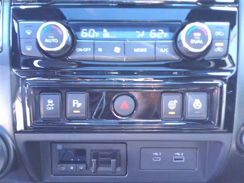 Used 2022 Nissan Titan PRO-4X w/ Pro-4x Convenience Package AWD/4WD image 11