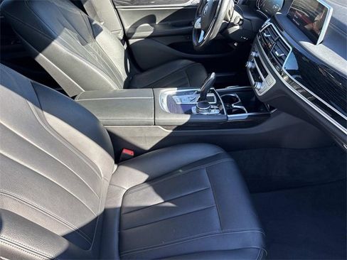 Used 2019 BMW 740i xDrive image 22