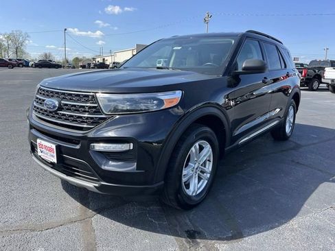Used 2023 Ford Explorer XLT w/ Equipment Group 202A AWD/4WD image 4