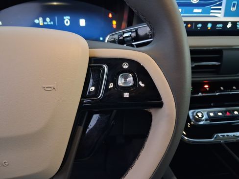 Certified 2024 Lincoln Corsair FWD image 17