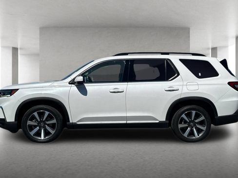 Certified 2025 Honda Pilot Touring image 7
