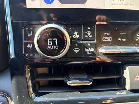 Used 2023 Toyota Highlander L image 20