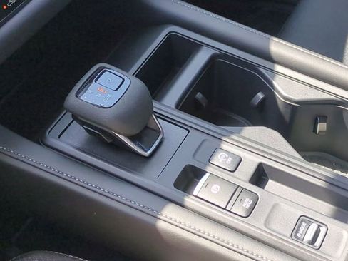 Used 2025 Nissan Pathfinder S FWD image 19