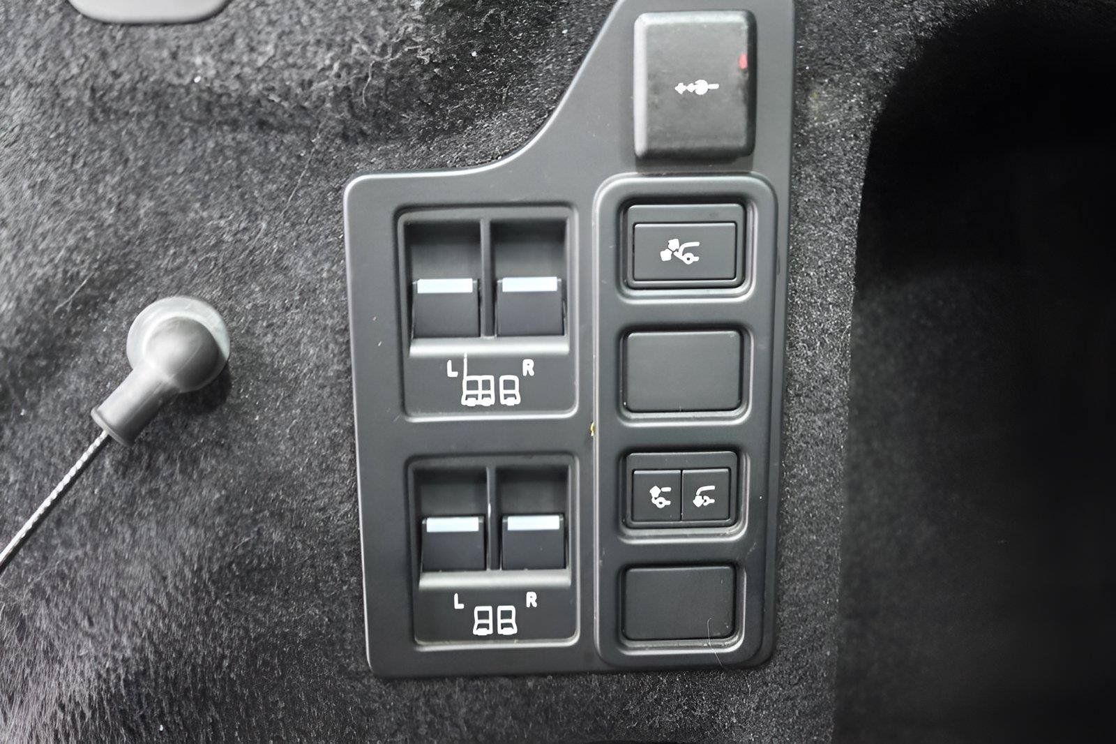 Used 2022 Land Rover Discovery HSE R-Dynamic AWD/4WD image 18