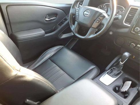 Used 2022 Nissan Frontier SV w/ SV Premium Package RWD image 19