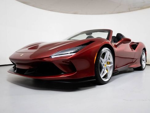 Used 2023 Ferrari F8 Spider image 25