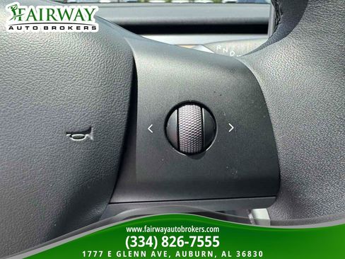Used 2024 Tesla Model Y Long Range AWD/4WD image 19