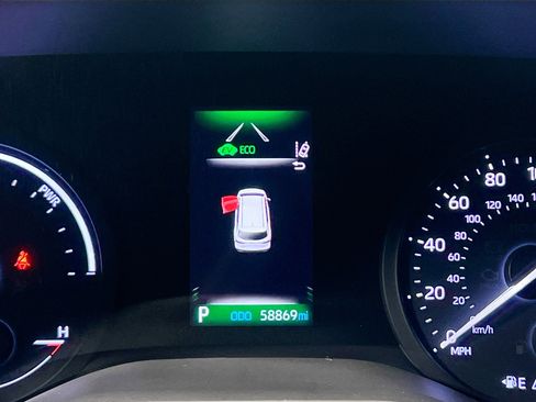 Used 2021 Toyota Sienna XSE FWD image 23