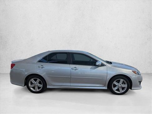 Used 2014 Toyota Camry SE FWD image 4