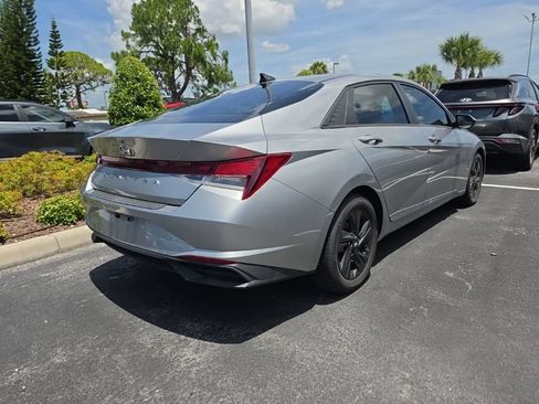 Used 2021 Hyundai Elantra SEL w/ Convenience Package FWD image 17