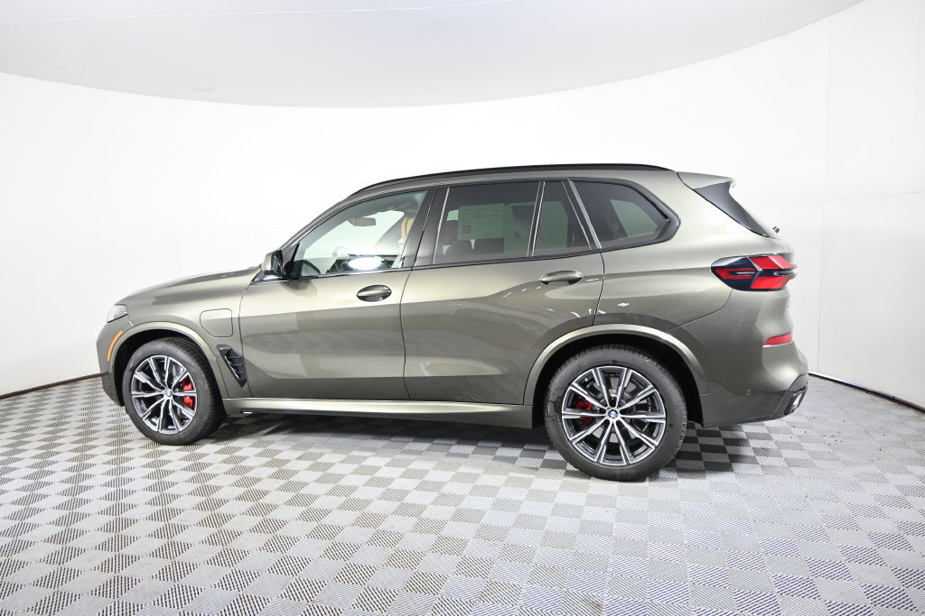 Used 2026 BMW X5 xDrive50e w/ M Sport Package AWD/4WD image 3